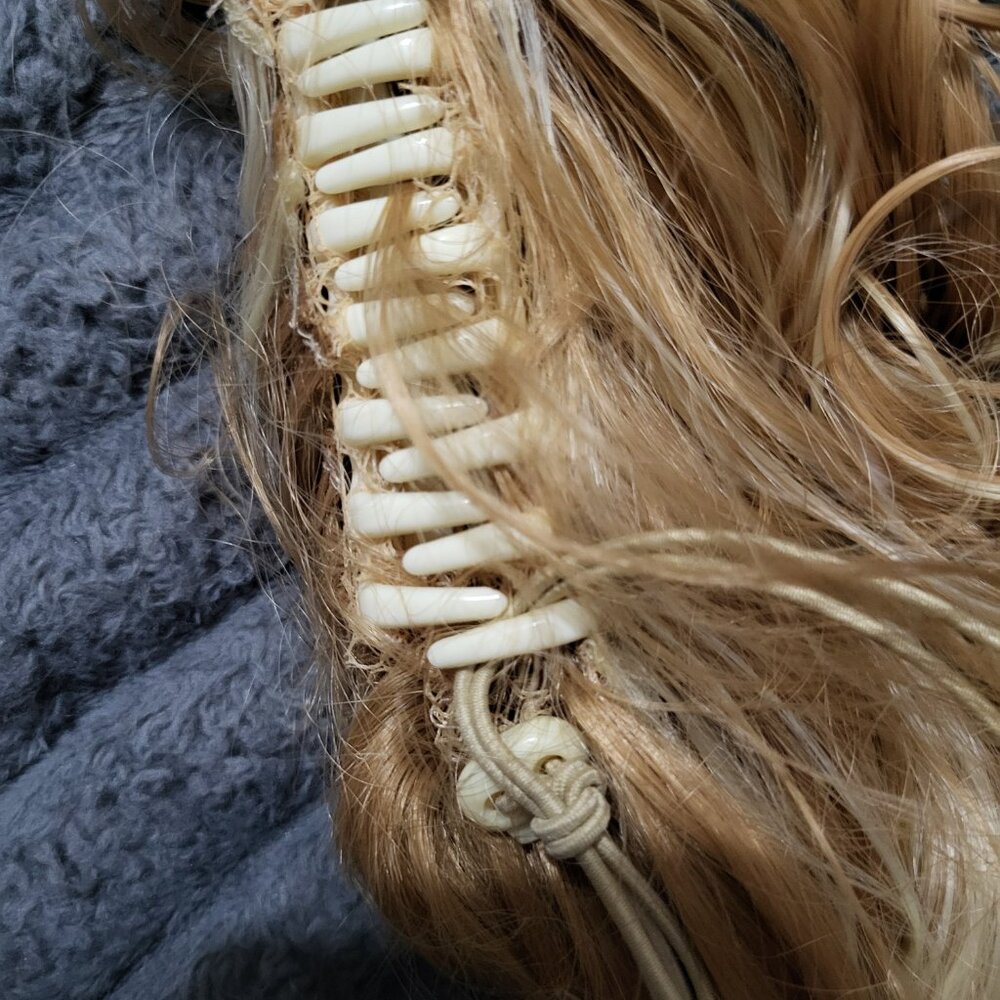 Curly Blonde Hair Extension - Picture 4 of 6